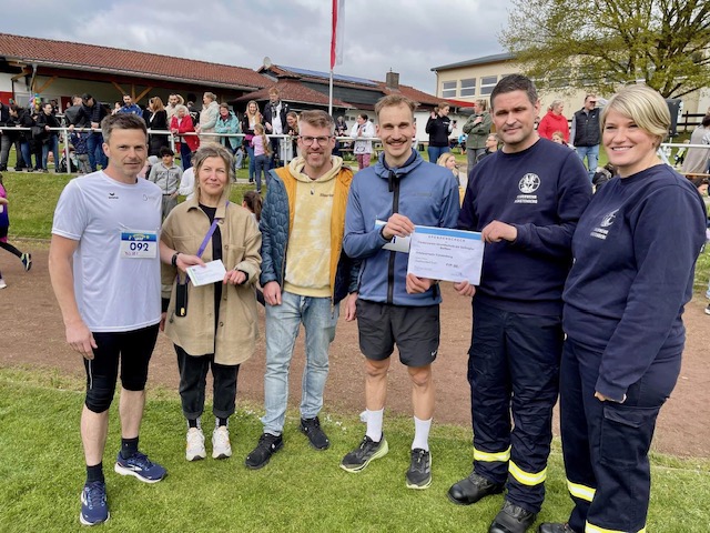 Sponsorenlauf in Fürstenberg für ein neues Klettergerüst für die Grundschule Boffzen